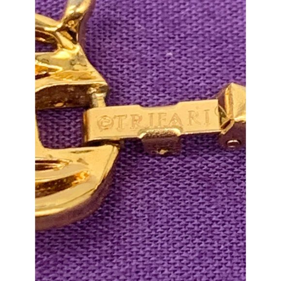 Trifari Gold Tone 7 Inch Mid Century Modern Fold Over Clasp 7.5" Bracelet - Picture 3 of 7